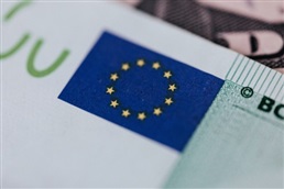 Kan een meerjarige overeenkomst tussen een gemeente en een onderneming die voor meer dan 300.000 euro staatssteun bevat, geoorloofd worden gemaakt via de-minimis?